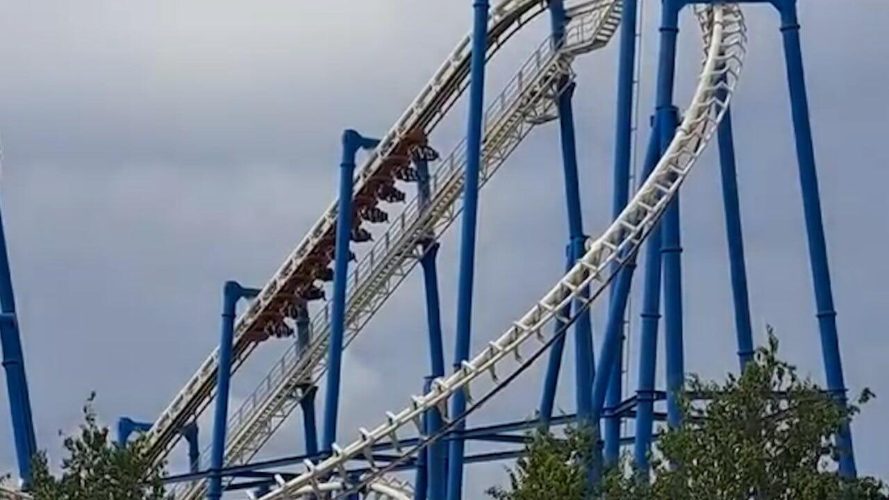 Between heaven and earth Rollercoaster ride stuck midway after