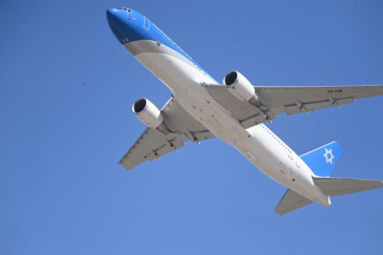 Watch Israeli Air Force 1 makes first operational flight
