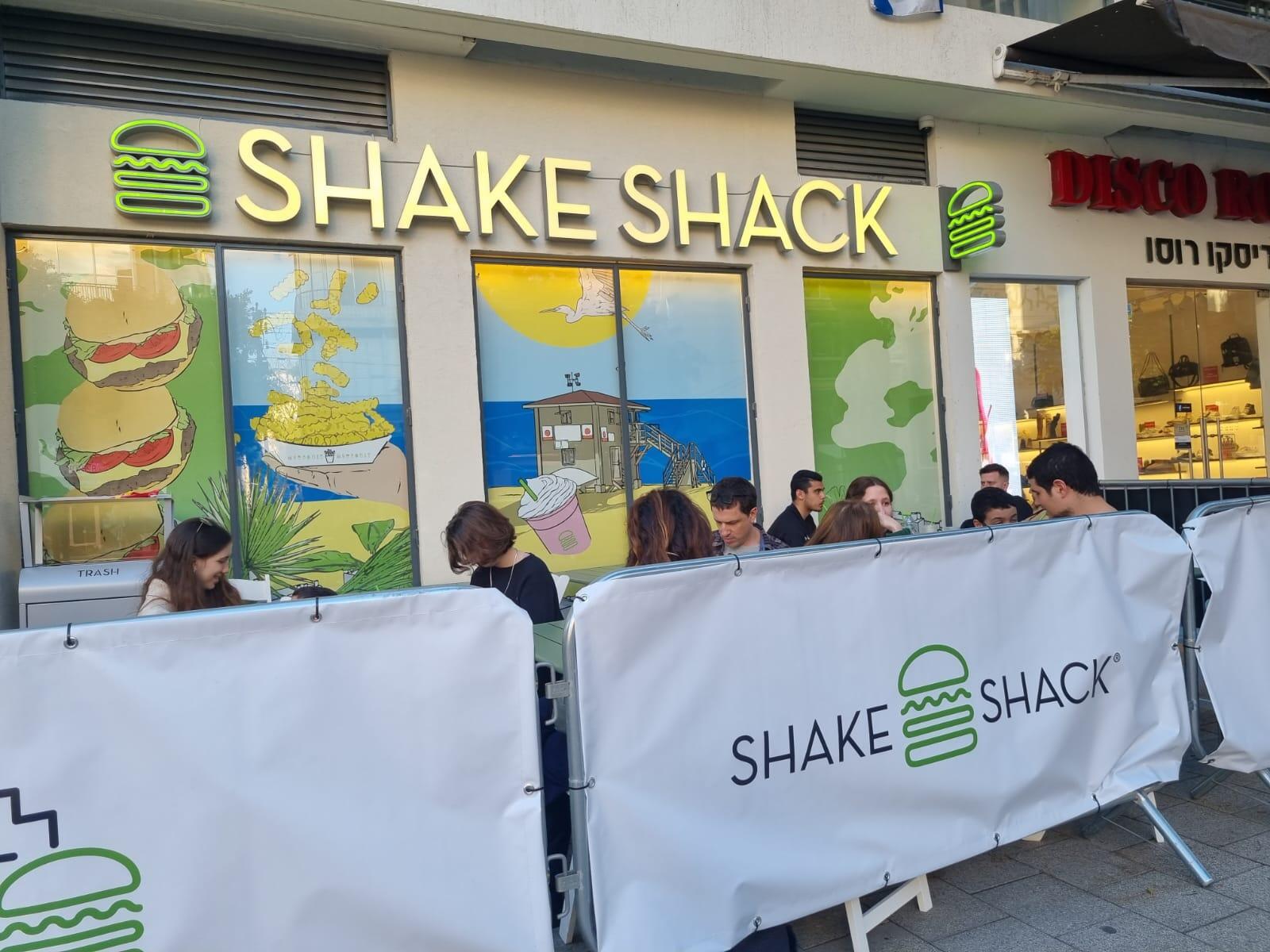 Israelis line up for Shake Shack launch in Tel Aviv