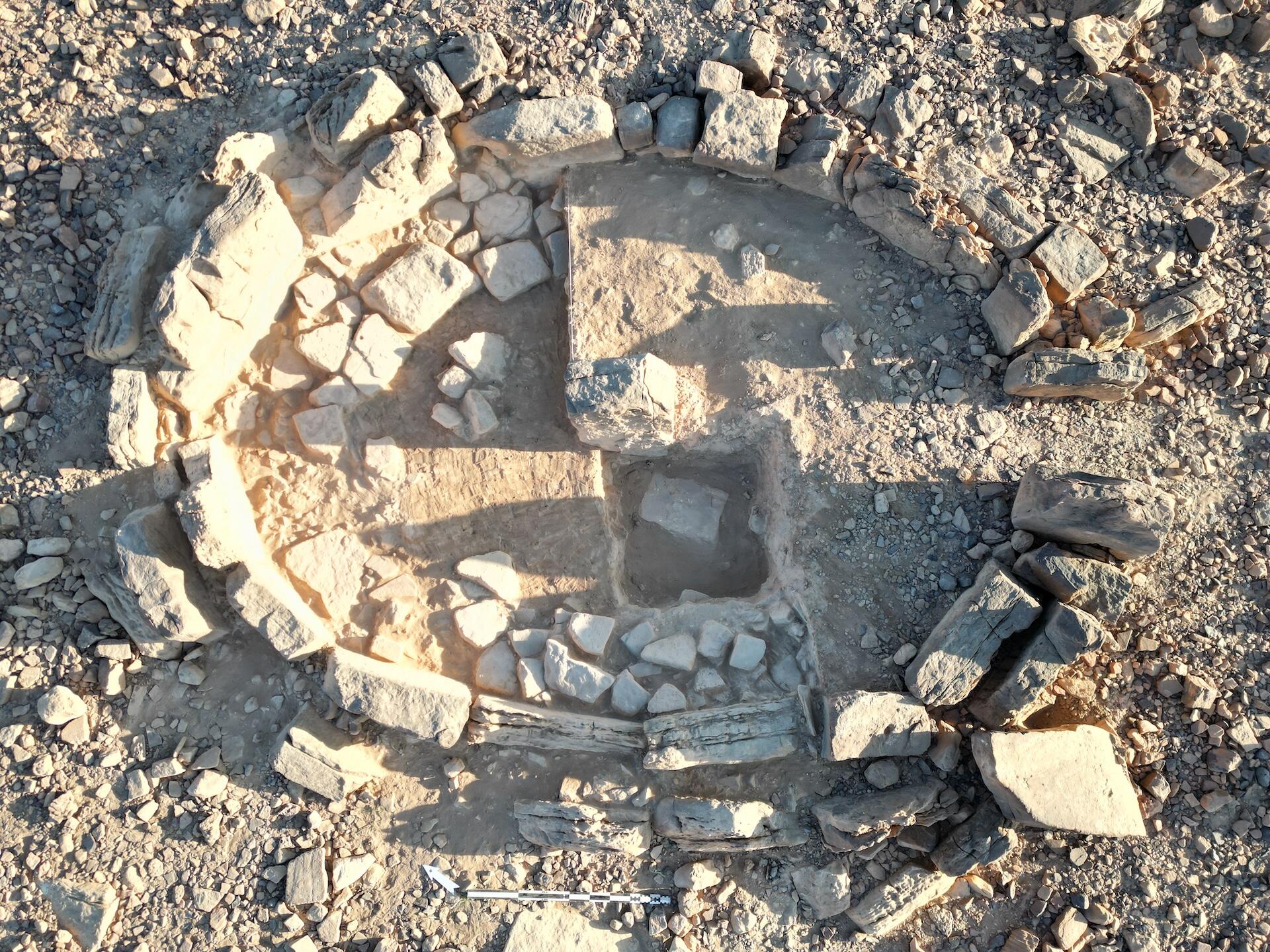 「buildings」type.C ancient ruins 佐伯泰典作① 25 Of The Oldest Buildings On The Planet | Travel Earth