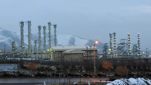 איראן: הותקפו כור המים הכבדים באראק – ומפעל העוגות הצהובות ביזד