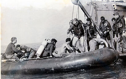 רפרודוקציה עוזי לבנת מפקד שייטת 13 (צילום: גיל נחושתן "ידיעות אחרונות") רפרודוקציה עוזי לבנת מפקד שייטת 13