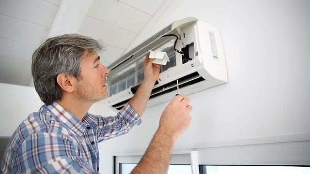 הטכנאים פחות עסוקים בחורף (צילום: shutterstock) הטכנאים פחות עסוקים בחורף