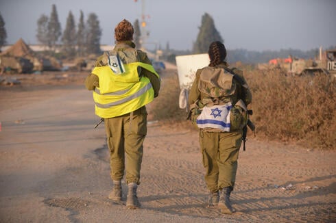 IDF soldiers at Kibbutz Zikim during Operation Protective Edge (Photo: Avi Rokach)