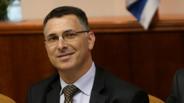 בנימין נתניהו גדעון סער שר חינוך ישיבת ממשלה משרד רה"מ (צילום: אלכס קולומויסקי) בנימין נתניהו גדעון סער שר חינוך ישיבת ממשלה משרד רה"מ