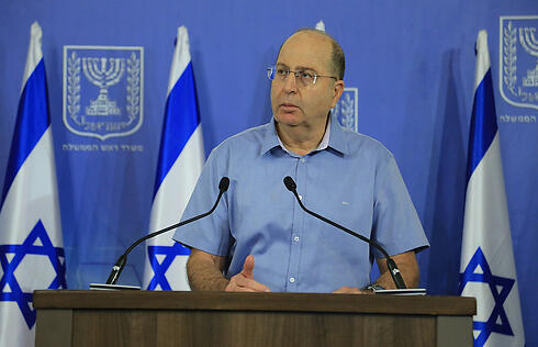 Then-defense minister Ya'alon making a statement to the press during Protective Edge (Photo: Yaron Brener) (צילום: ירון ברנר) Then-defense minister Ya'alon making a statement to the press during Protective Edge (Photo: Yaron Brener)