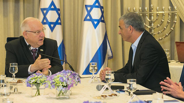 Moshe Kahlon recommending Benjamin Netanyahu as prime minister to President Reuven Rivlin in 2015 (Photo: Ohad Zwigenberg) (צילום: אוהד צויגנברג, "ידיעות אחרונות") Moshe Kahlon recommending Benjamin Netanyahu as prime minister to President Reuven Rivlin in 2015 (Photo: Ohad Zwigenberg)