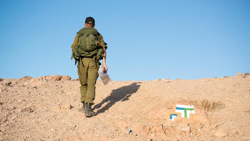 לוחם שירת 299 יום במלחמה. אביו לא יקבל מעמד בארץ