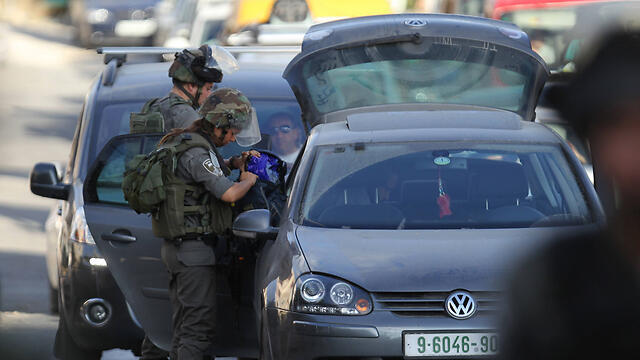 Soldiers search cars near the scene (Photo:AFP) (צילום: AFP) Soldiers search cars near the scene (Photo:AFP)