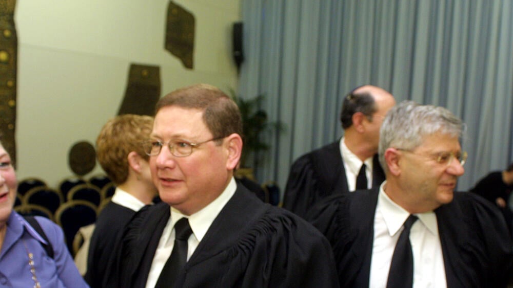 "הודה שהוא בניגוד עניינים". השופט אברהם רובין