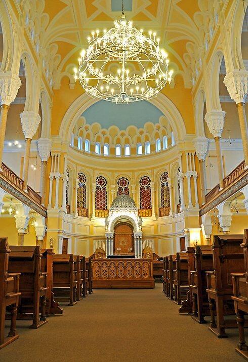The Worlds 10 Most Beautiful Synagogues 2048x1536