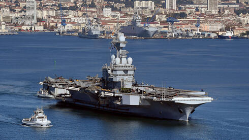 עם מערכות אלקטרוניות, טילים ו-40 מטוסים: „שארל דה גול” בדרך למזרח התיכון