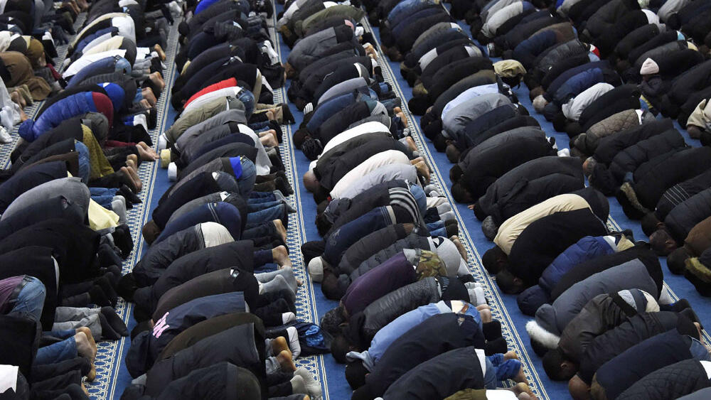 Muslims in France (Photo: AFP) Muslims in France