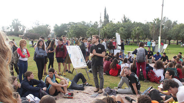 Breaking the Silence members. ‘Reliable testimonies’ about abuse suffered by Palestinians have been revealed as either fantasies or complete lies (Photo: Louise Green) (צילום: לואיז גרין) Breaking the Silence members. ‘Reliable testimonies’ about abuse suffered by Palestinians have been revealed as either fantasies or complete lies (Photo: Louise Green)