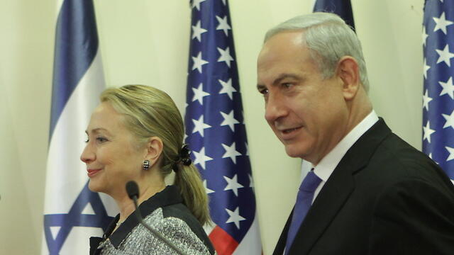 Hillary Clinton and Benjamin Netanyahu (Photo: Alex Kolomoisky) (צילום: אלכס קולומויסקי) Hillary Clinton and Benjamin Netanyahu (Photo: Alex Kolomoisky)