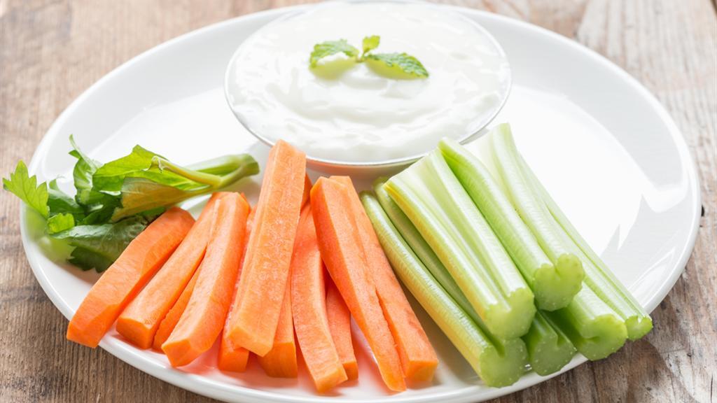 מפחיתה אכילה אימפולסיבית. פלטת ירקות