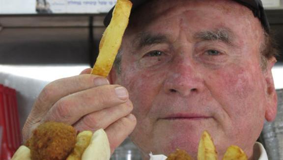 Holocaust survivor Dugo Leitner honored as falafel becomes a national symbol of remembrance