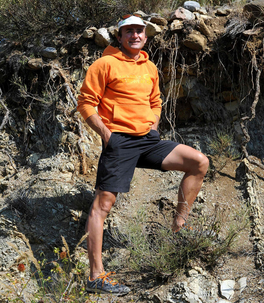 נפל במהלך ההכנות. אואילי שטק (צילום: AFP) נפל במהלך ההכנות. אואילי שטק