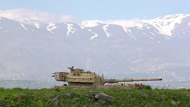 An IDF tank on the Syrian border in the Golan Heights (Photo: EPA) (צילום: EPA) An IDF tank on the Syrian border in the Golan Heights (Photo: EPA)