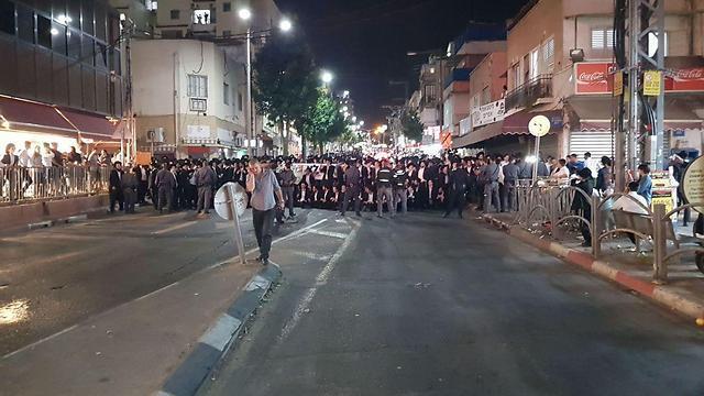 Haredi protest in Bnei Brak (צילום: ''הבני ברקים'') Haredi protest in Bnei Brak