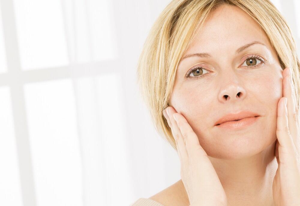 האם נטילה של קולגן כתוסף תחזיר לעור את הזוהר שאבד לו? לא בטוח