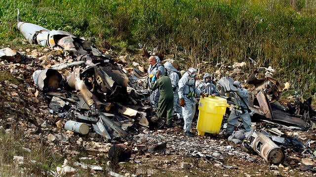 Debris of downed Israeli F-16 (צילום: AFP) Debris of downed Israeli F-16