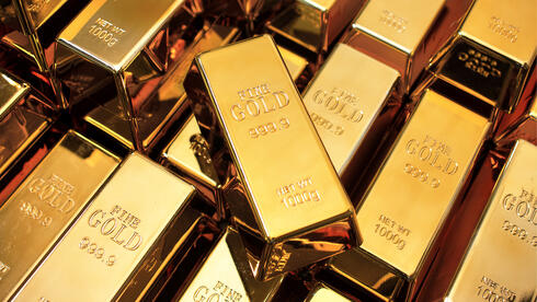 Swiss banks: dollar to weaken, gold to hit highs