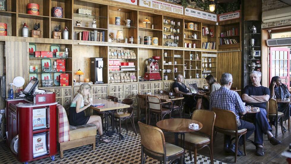 Cafe Landwer in Tel Aviv (Photo: Eyal Marilos) קפה לנדוור תל אביב