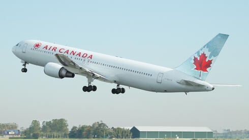 Air Canada probes attendant’s pro-Palestinian pin