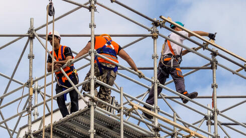 Israel builders warn of fresh housing delays after foreign worker recruitment freeze