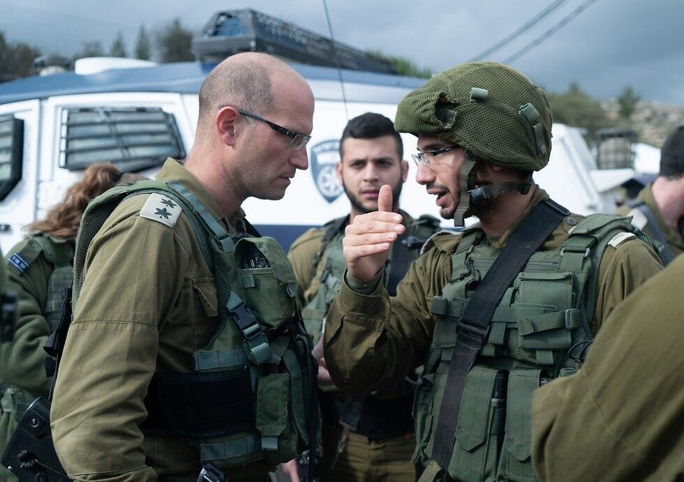 Col. Sharon Asman, left, and his troops at the scene of a terrorist attack in the West Bank outpost of Giv'at Asaf, December 13, 2018 (Photo: IDF Spokesperson's Unit) אלוף-משנה שרון אסמן מפקד חטיבת בנימים בזירת הפיגוע