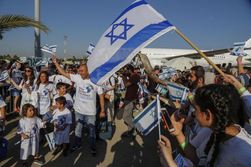 New olim arrive at Ben Gurion Airport (Photo: Nir Kafri) עולים חדשים בנתב"ג באירוע של הסוכנות היהודית לציון 70 שנות עלייה
