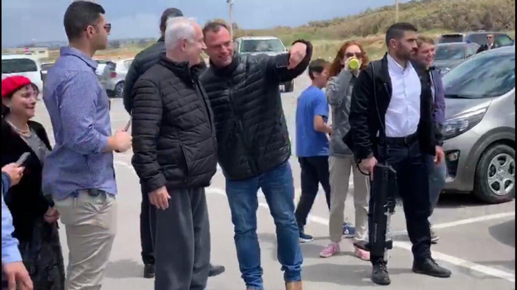 מאבטחיו של ראש הממשלה בנימין נתניהו (צילום: אריה סעדה) מאבטחיו של ראש הממשלה בנימין נתניהו עם נשק חדש נגד רחפנים