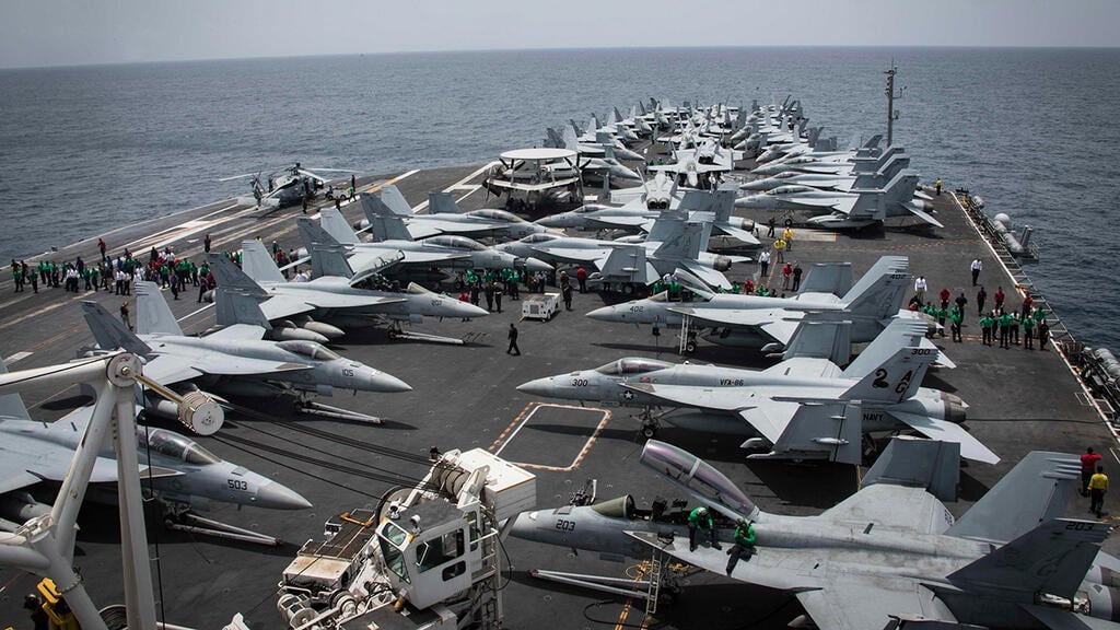 The USS Abraham Lincoln (Photo: AP) נושאת מטוסים אברהם לינקולן