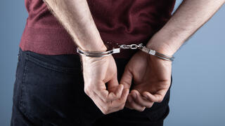 אילוסטרציה אזיקים אזוק עצור מעצר