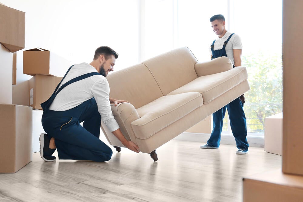 אילוסטרציה (צילום: Shutterstock) העמסת תכולת דירה