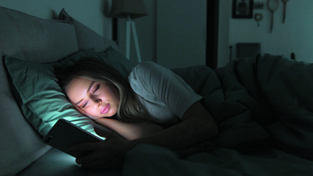 שינה עם הסלולר