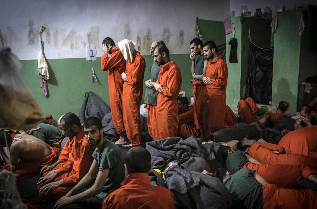 Islamic State members held in a prison in Kurdish-controlled territory, Syria (Photo: AFP) מחבלים מ דאעש ב כלא של ה כורדים ב סוריה