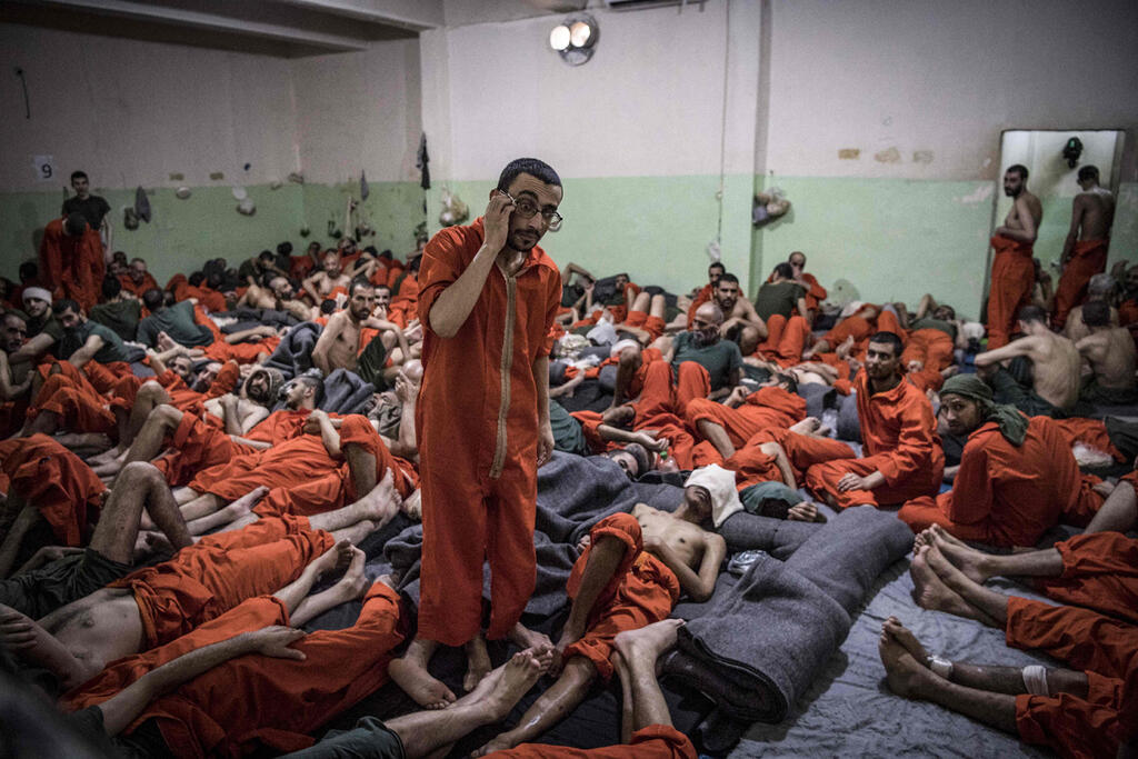 Islamic State prisoners held in a Kurdish-controlled prison in Syria (Photo: AFP) מחבלים מ דאעש ב כלא של ה כורדים ב סוריה