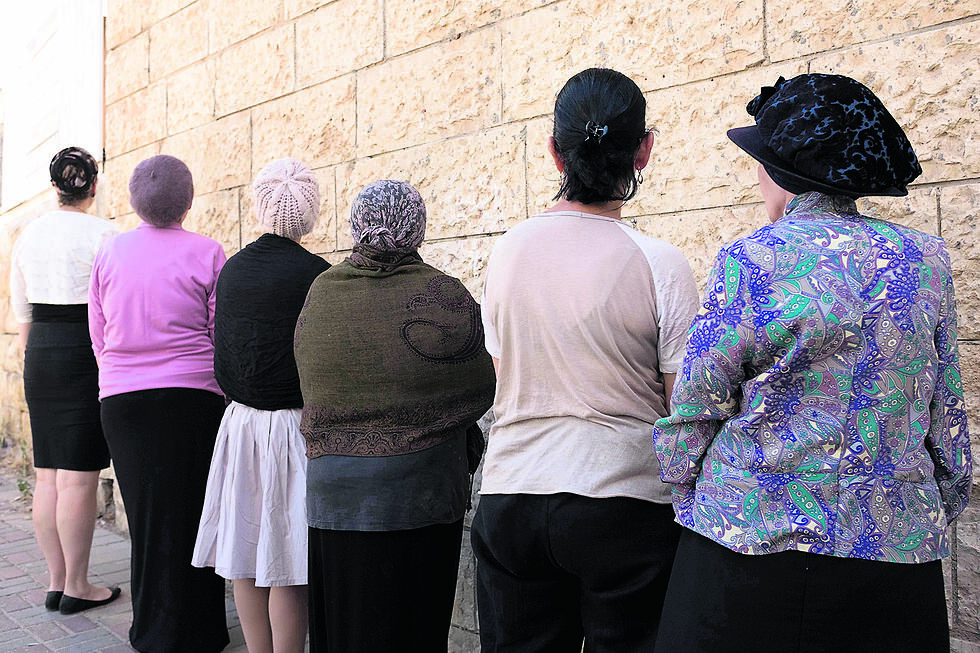 מסורבות גט שיצאו להפגין, ארכיון (צילום: יואב דודקביץ) עגונות מפגינות בדרישה שמשרד המשפטים יסייע להן