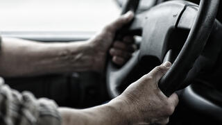 אילוס אילוסטרציה נהג הגה מכונית רכב