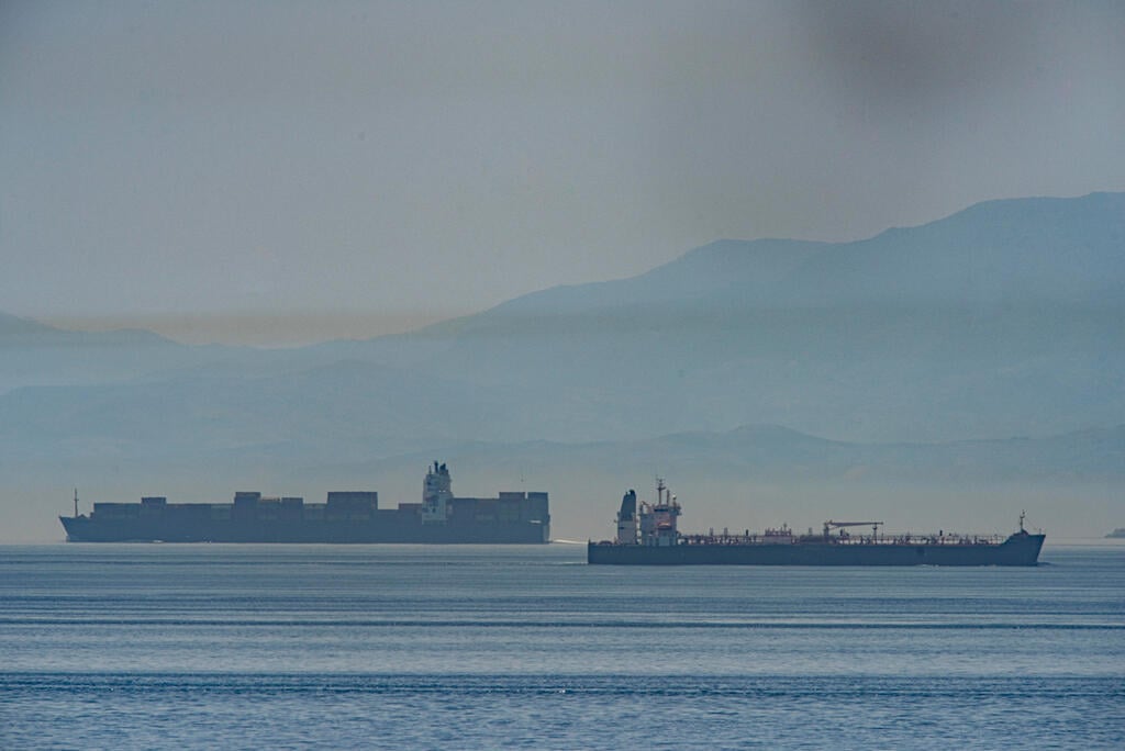 Iranian oil tanker (Photo: AP) איראן ספינה מכלית בדרך ל ונצואלה נפט