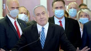 נתניהו מצקצק במהלך הנאום שלו