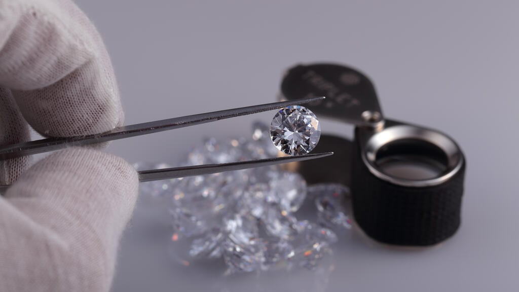 Diamond exports fell to a record-low $2.4 billion in the first half of 2026 (Photo: Shutterstock) הרמת יהלום