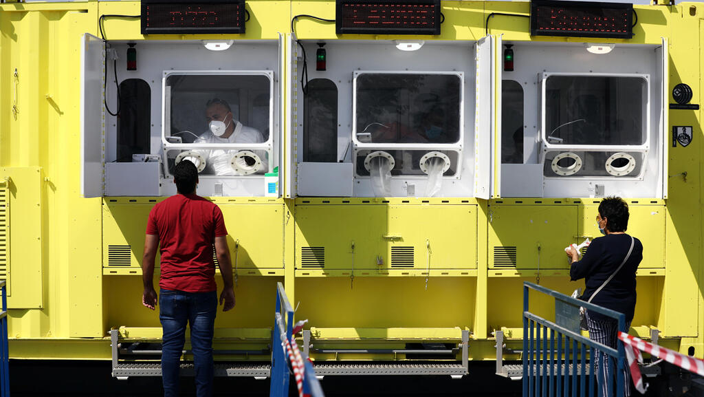 Coronavirus testing center in East Jerusalem (Photo: Reuters) בדיקות קורונה במזרח ירושלים