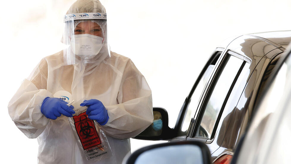 Coronavirus drive-in testing center in Ramat HaSharon (Photo: AFP) בדיקות קורונה ברמת השרון
