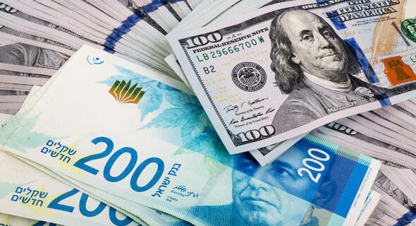 Rate cut, war easing — so why is the dollar still sinking?