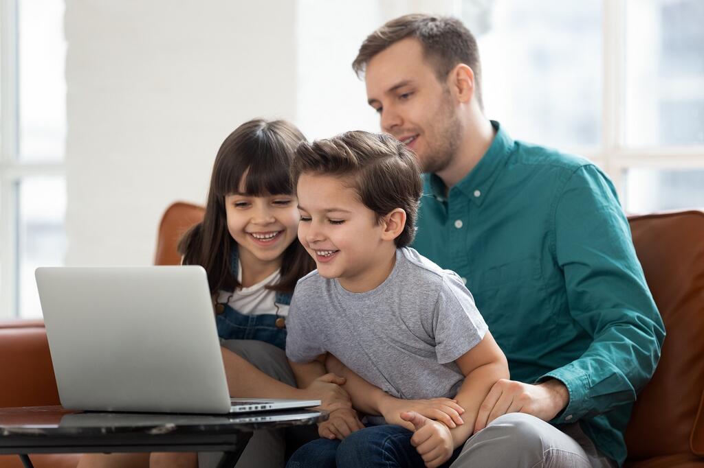 צילום: Shutterstock צפייה משותפת