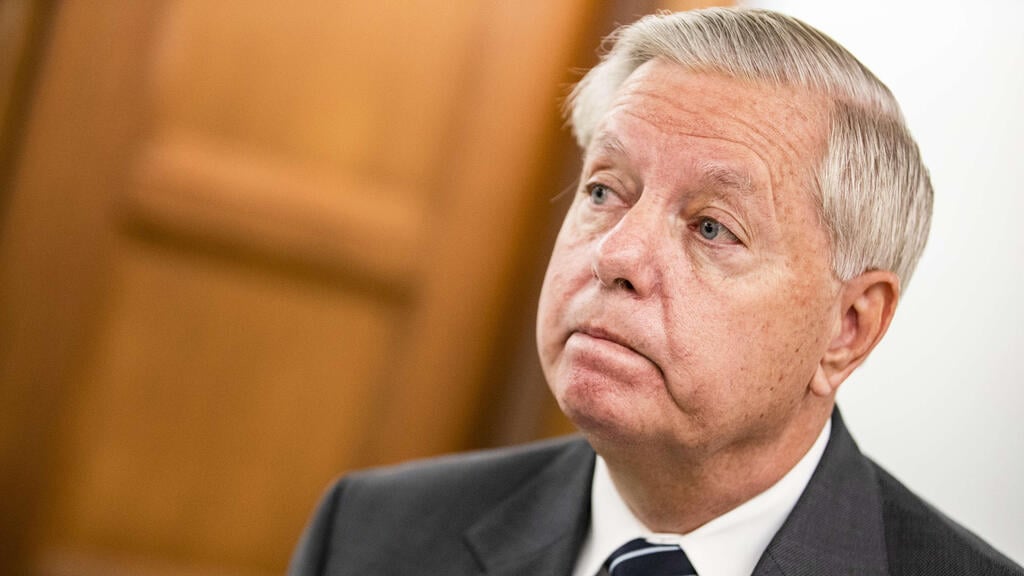 Republican Sen. Lindsey Graham (Photo: AFP) ארה"ב בחירות ל סנאט קונגרס לינדזי גרהאם דרום קרוליינה עם דונלד טראמפ