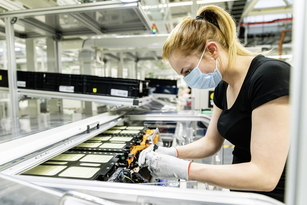 הליתיום מתייקר והסינים מייצרים סוללות מנתרן